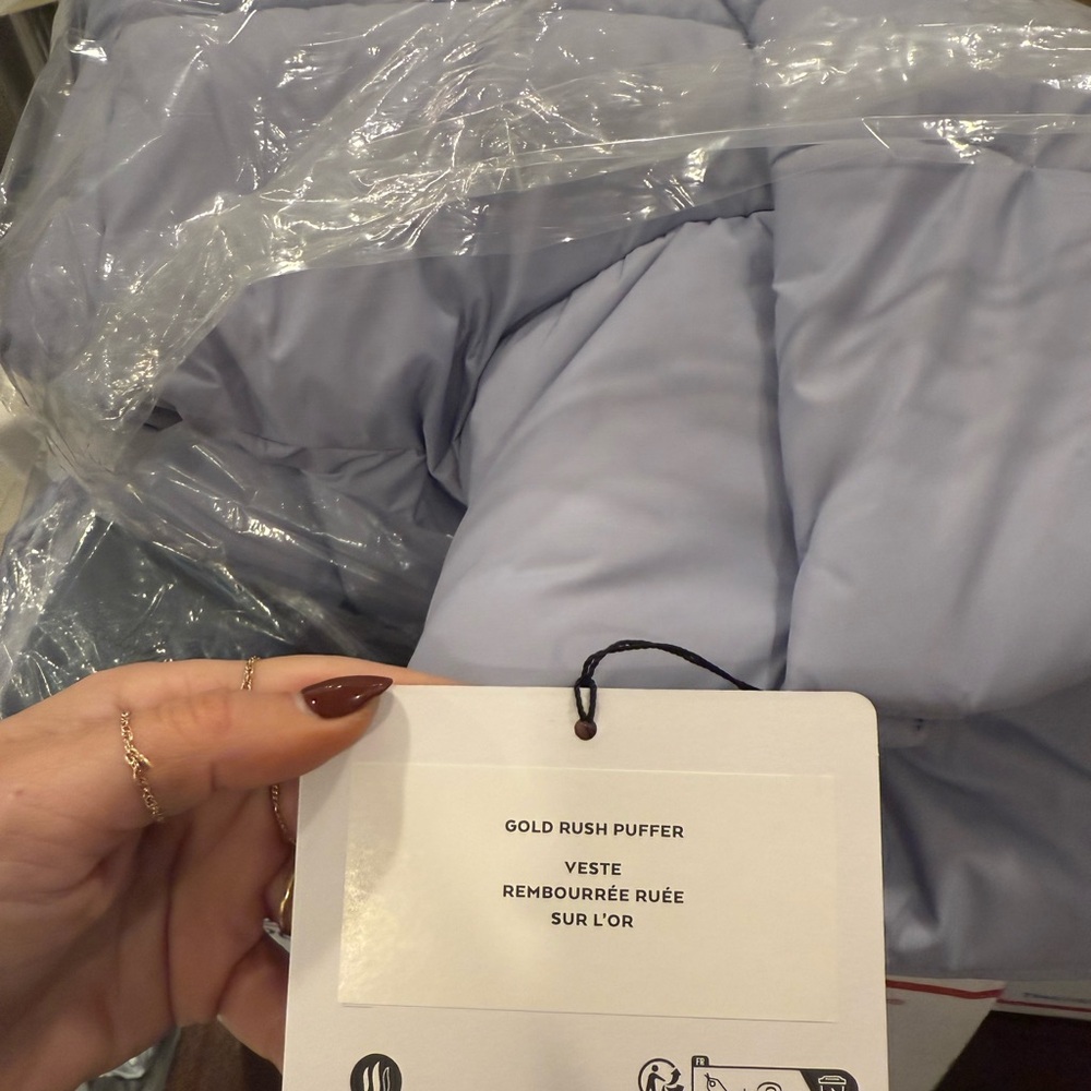 ALO Gold rush Puffer Jacket in Winter Frost BRAND NEW IN BAG - Picture 3 of 3